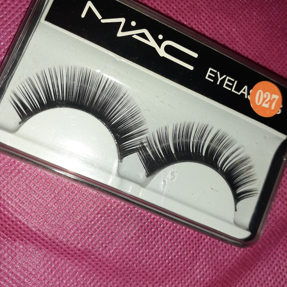 Donated strip eyelashes